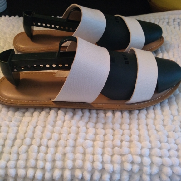 Old Navy flip flop sandals white - Picture 3 of 6